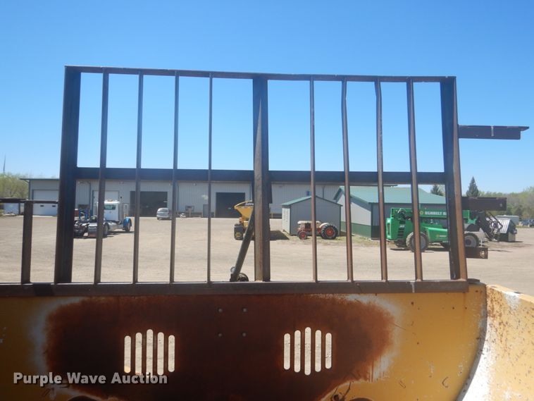 image for item HE9704 2004 Vermeer Top Gun   straw blower