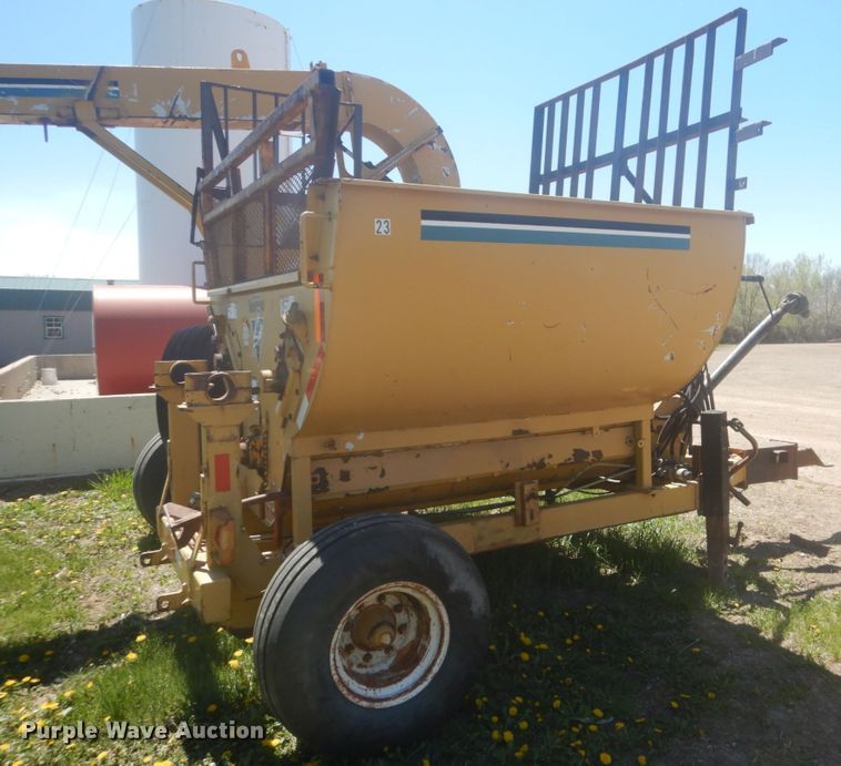 image for item HE9704 2004 Vermeer Top Gun   straw blower