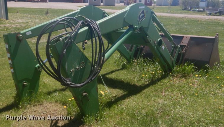 image for item HE9705 John Deere 740  loader