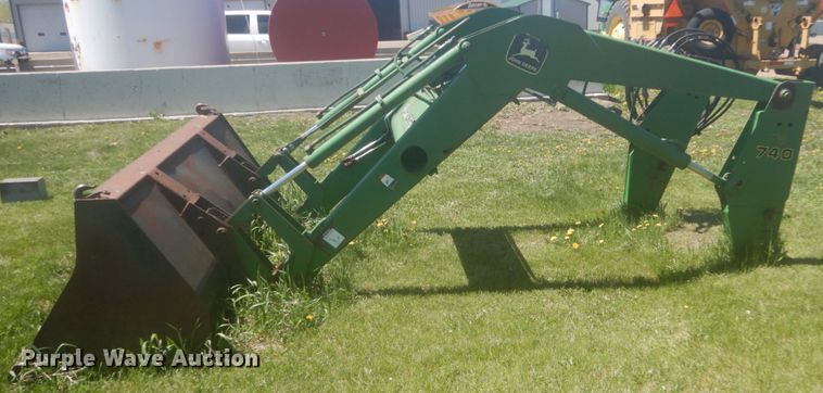 image for item HE9705 John Deere 740  loader