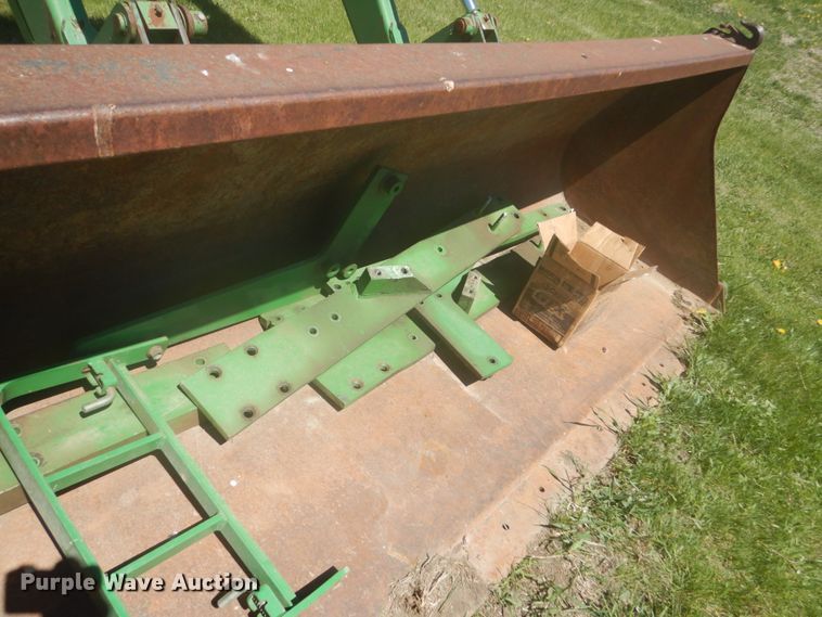 image for item HE9705 John Deere 740  loader
