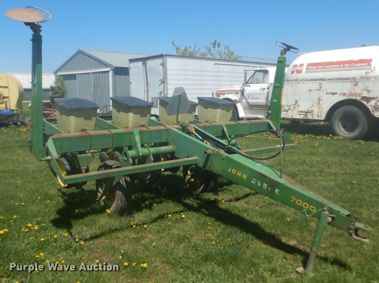 image for item HE9710 John Deere P7000  planter