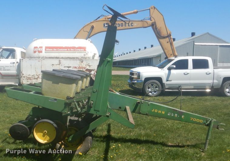 image for item HE9710 John Deere P7000  planter