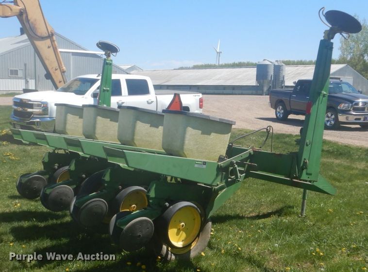 image for item HE9710 John Deere P7000  planter