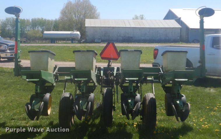 image for item HE9710 John Deere P7000  planter