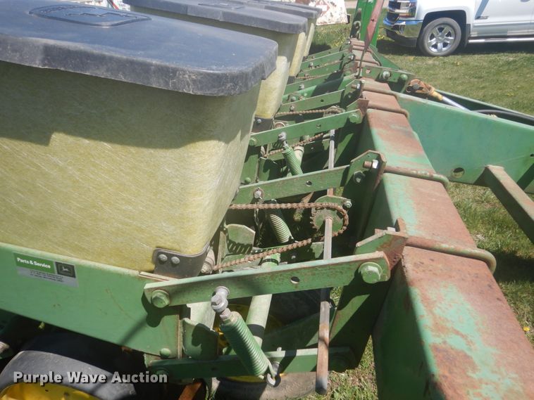 image for item HE9710 John Deere P7000  planter