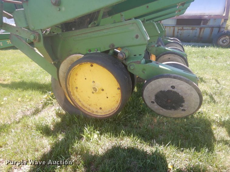 image for item HE9710 John Deere P7000  planter