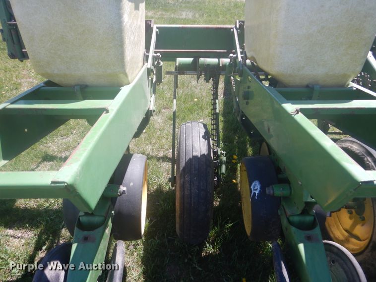 image for item HE9710 John Deere P7000  planter