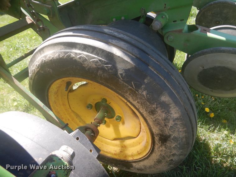 image for item HE9710 John Deere P7000  planter