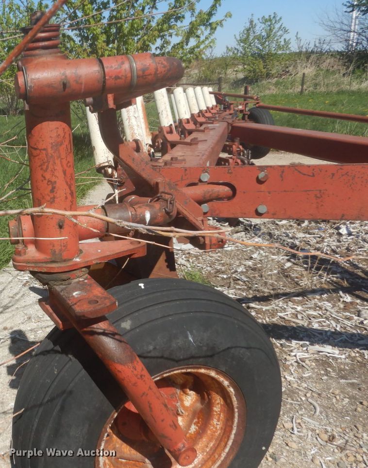 image for item HE9716 International 710  seven bottom plow