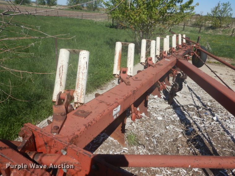 image for item HE9716 International 710  seven bottom plow