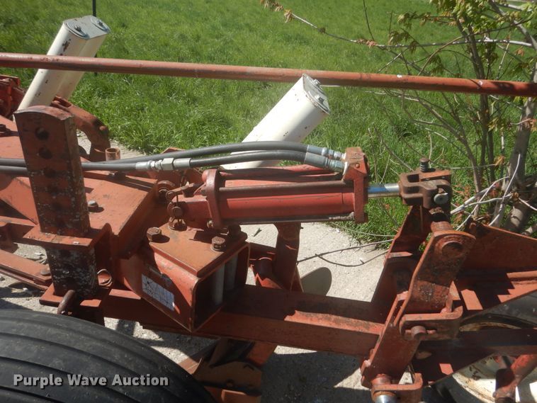 image for item HE9716 International 710  seven bottom plow