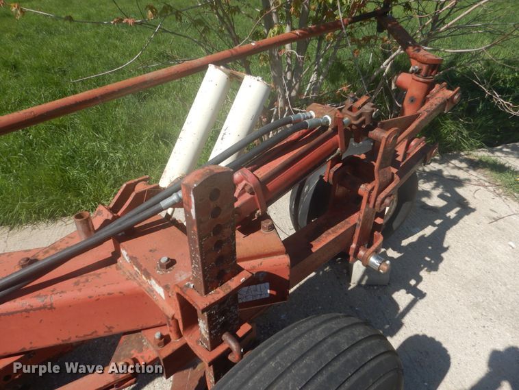 image for item HE9716 International 710  seven bottom plow