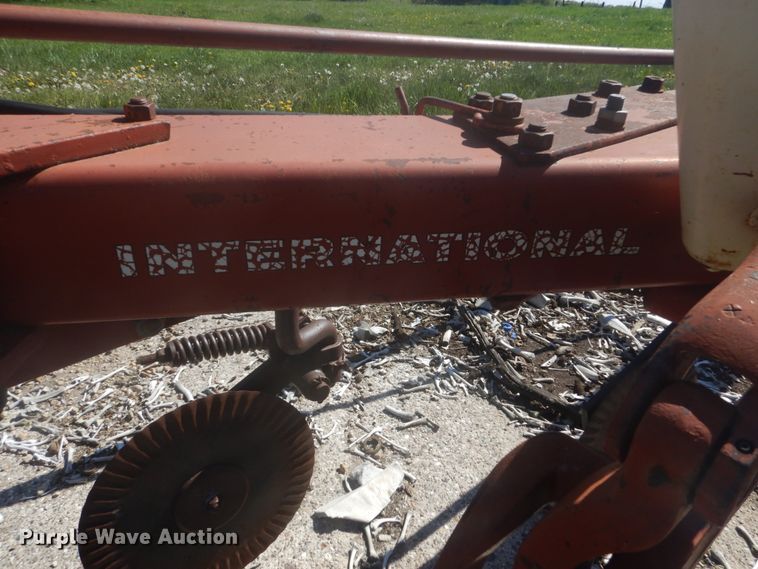 image for item HE9716 International 710  seven bottom plow