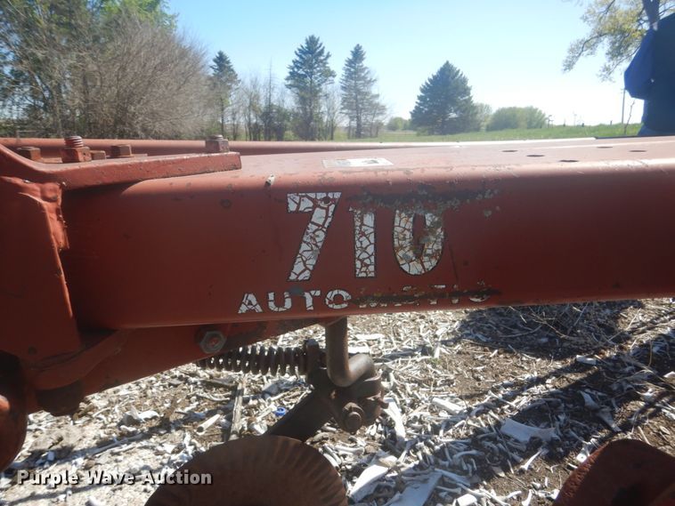 image for item HE9716 International 710  seven bottom plow
