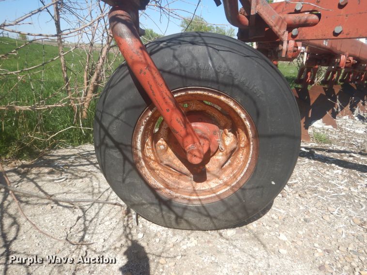 image for item HE9716 International 710  seven bottom plow