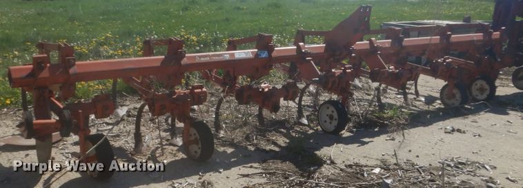 image for item HE9717 Allis Chalmers 90  row crop cultivator