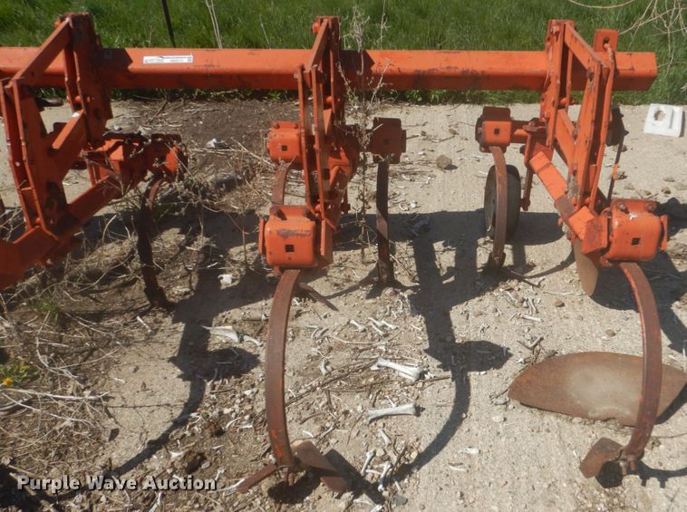 image for item HE9717 Allis Chalmers 90  row crop cultivator