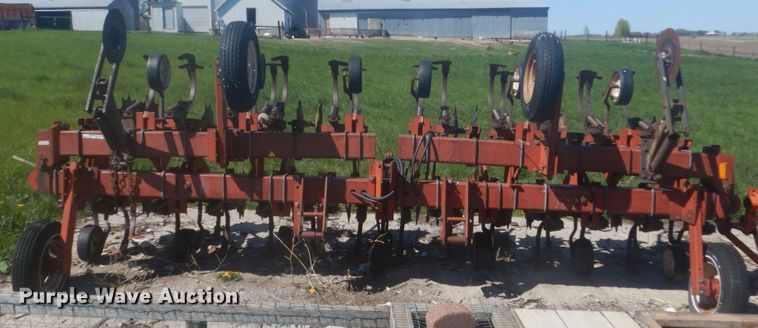 image for item HE9718 International 183  row crop cultivator