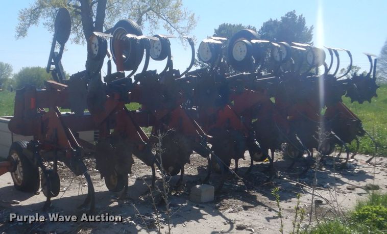 image for item HE9718 International 183  row crop cultivator