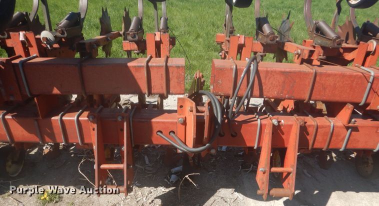 image for item HE9718 International 183  row crop cultivator