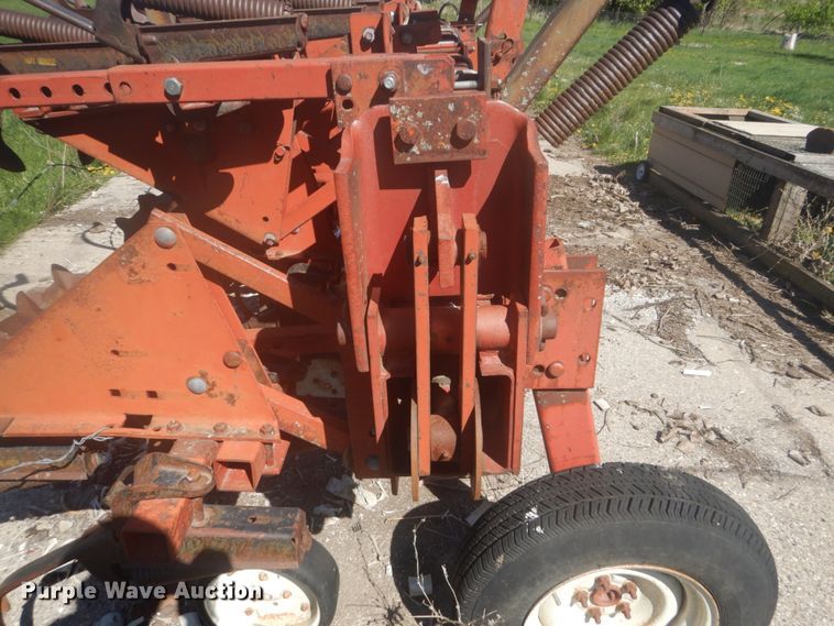 image for item HE9718 International 183  row crop cultivator