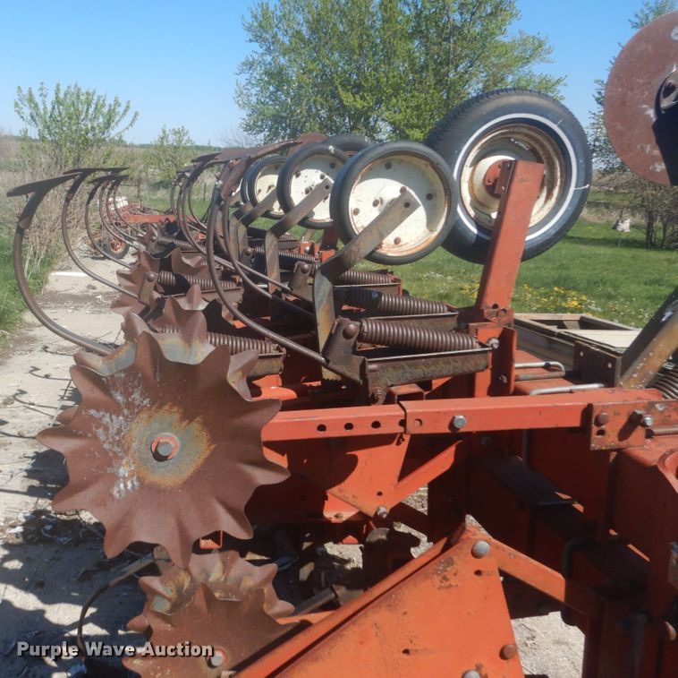 image for item HE9718 International 183  row crop cultivator