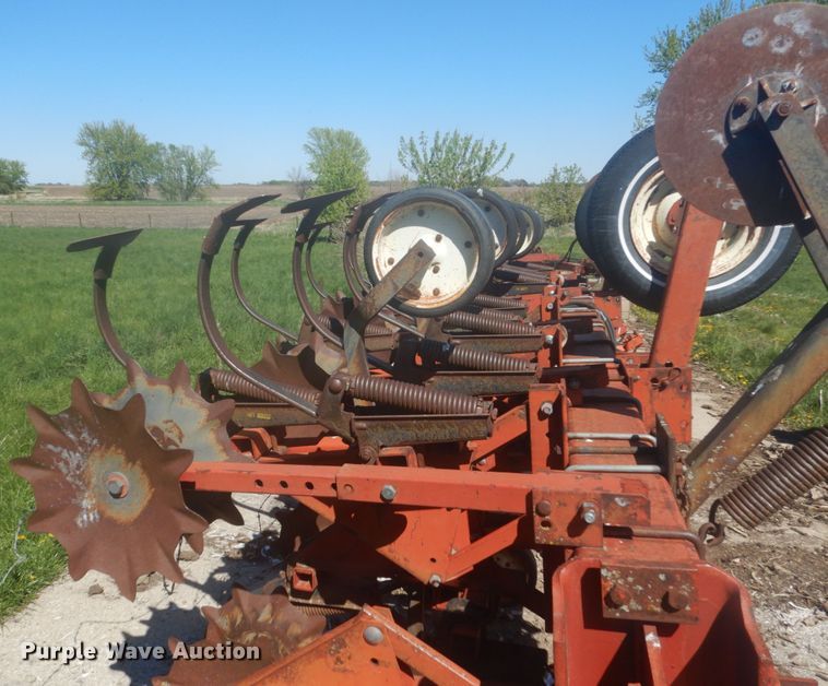 image for item HE9718 International 183  row crop cultivator