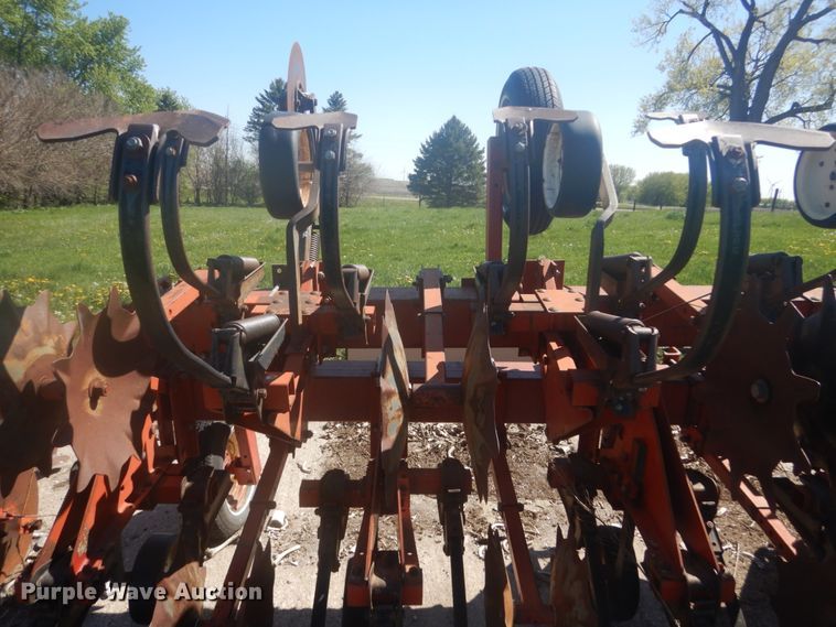image for item HE9718 International 183  row crop cultivator