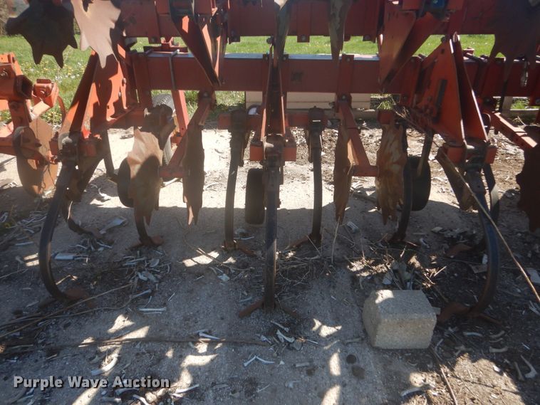 image for item HE9718 International 183  row crop cultivator