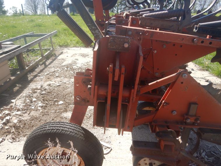 image for item HE9718 International 183  row crop cultivator