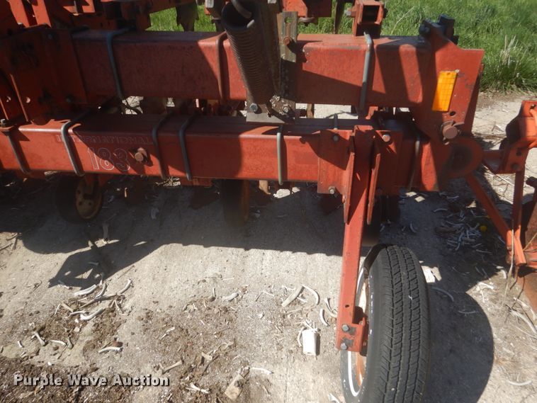 image for item HE9718 International 183  row crop cultivator