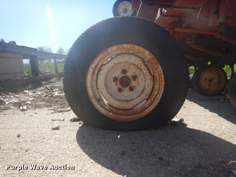 image for item HE9718 International 183  row crop cultivator