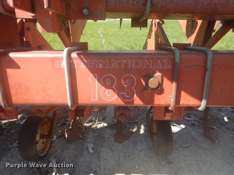 image for item HE9718 International 183  row crop cultivator