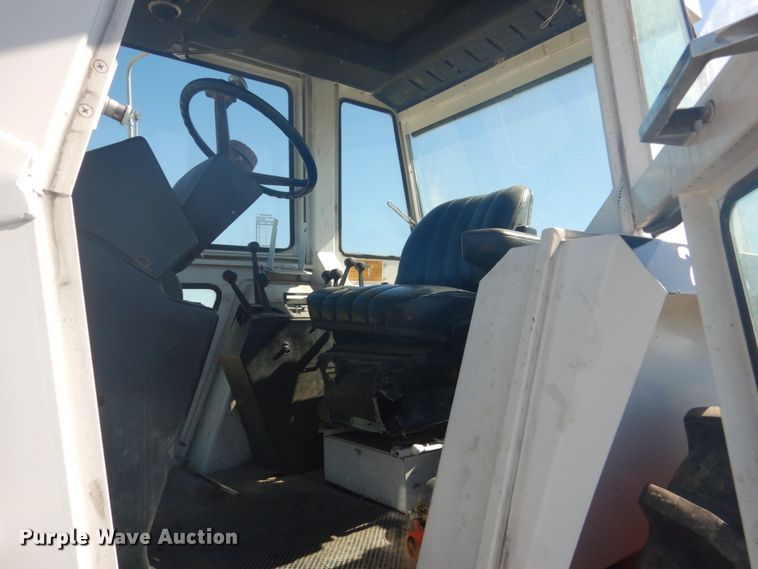 image for item HE9740 1979 Case 2390  tractor