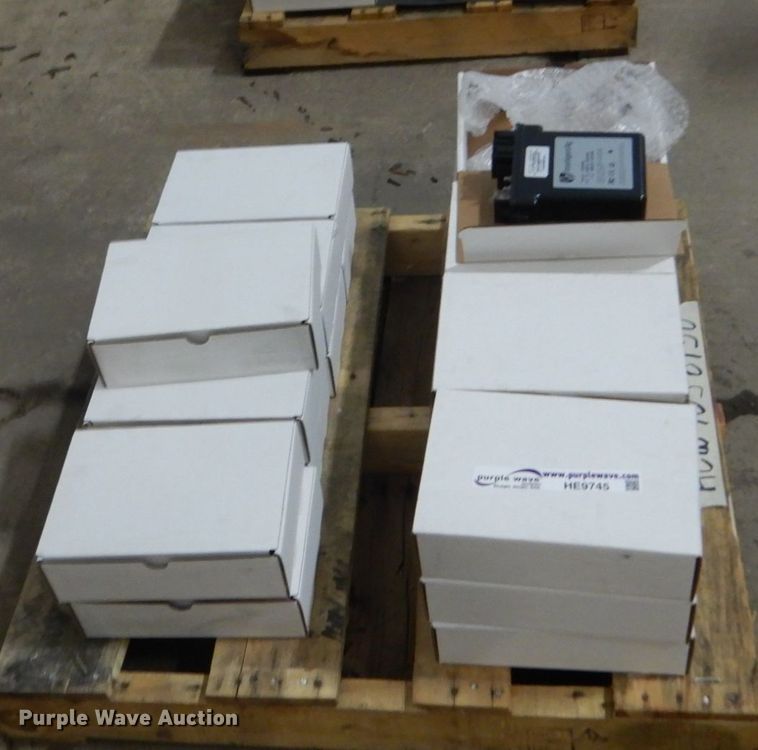 image for item HE9745 (21) IntelligentAg 1535103 SMA 6CHAN GW03 gateway modules