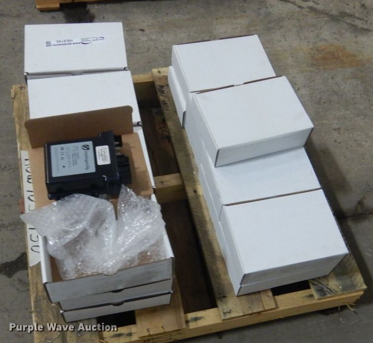 image for item HE9745 (21) IntelligentAg 1535103 SMA 6CHAN GW03 gateway modules