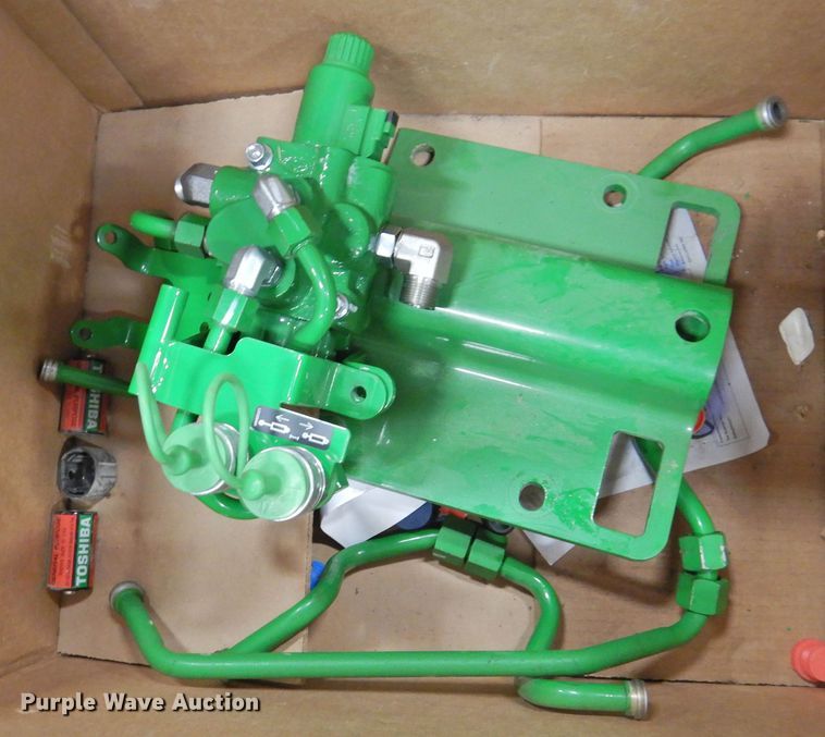 image for item HN9164 John Deere 3039R front hydraulic assembly