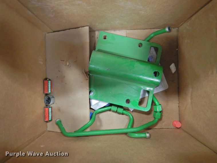 image for item HN9164 John Deere 3039R front hydraulic assembly