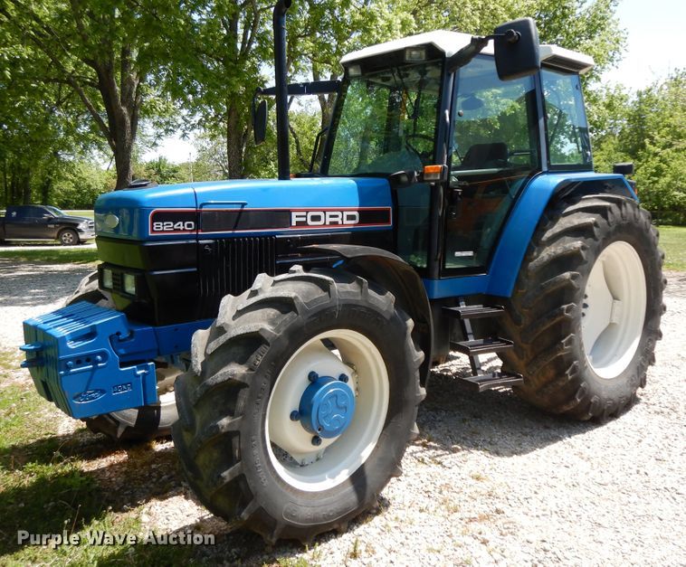 image for item HO9479 1993 Ford 8240  MFWD tractor