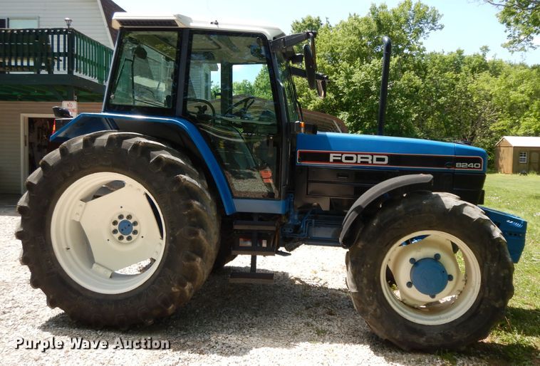 image for item HO9479 1993 Ford 8240  MFWD tractor