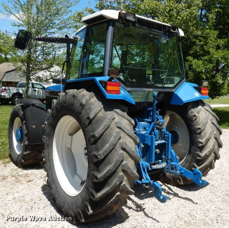 image for item HO9479 1993 Ford 8240  MFWD tractor
