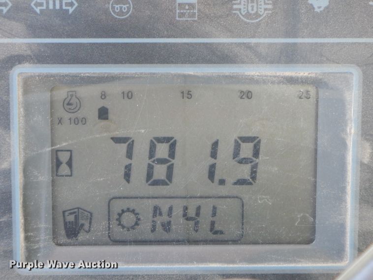 image for item HO9479 1993 Ford 8240  MFWD tractor