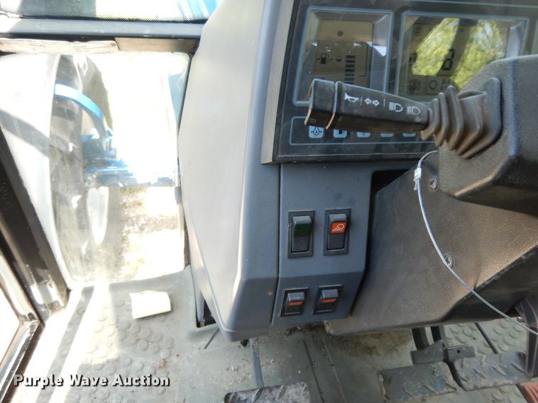 image for item HO9479 1993 Ford 8240  MFWD tractor