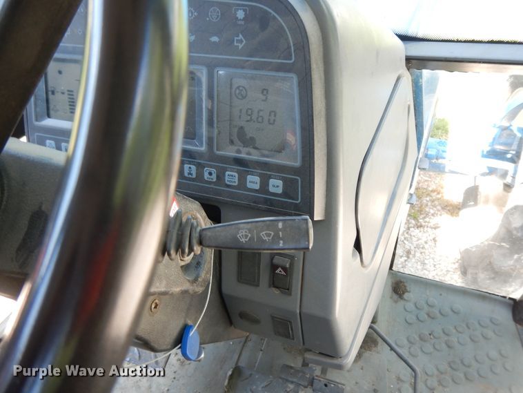 image for item HO9479 1993 Ford 8240  MFWD tractor