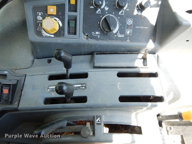 image for item HO9479 1993 Ford 8240  MFWD tractor