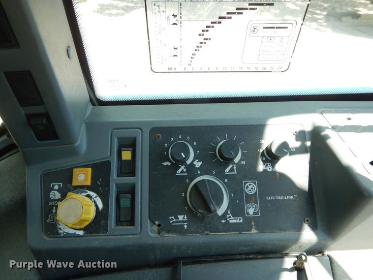 image for item HO9479 1993 Ford 8240  MFWD tractor