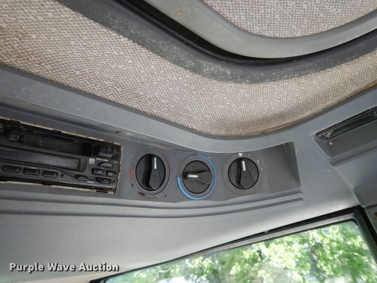 image for item HO9479 1993 Ford 8240  MFWD tractor