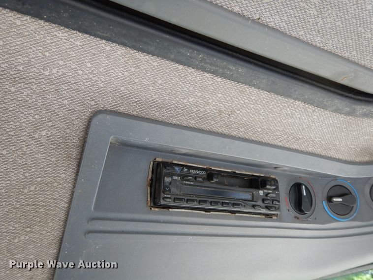 image for item HO9479 1993 Ford 8240  MFWD tractor