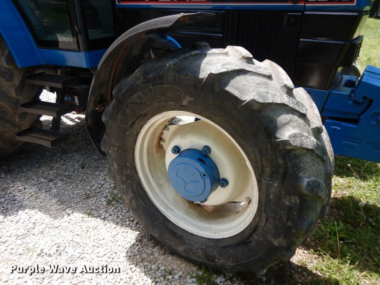 image for item HO9479 1993 Ford 8240  MFWD tractor